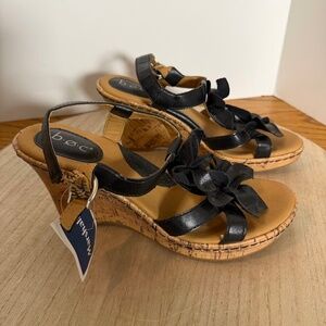b.o.c. Born Concepts Women’s Black Leather Flower Wedge Sandals Size 9M